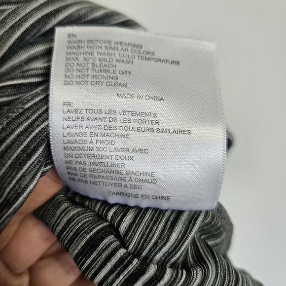 Zyia women's black and white Active tee - Picture 3 of 7